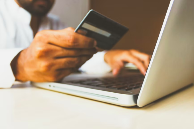 Gửi tiết kiệm online là hình thức an toàn, ngăn ngừa tiền tiết kiệm bị đánh cắp vì quy trình thực hiện cần qua nhiều bước bảo mật